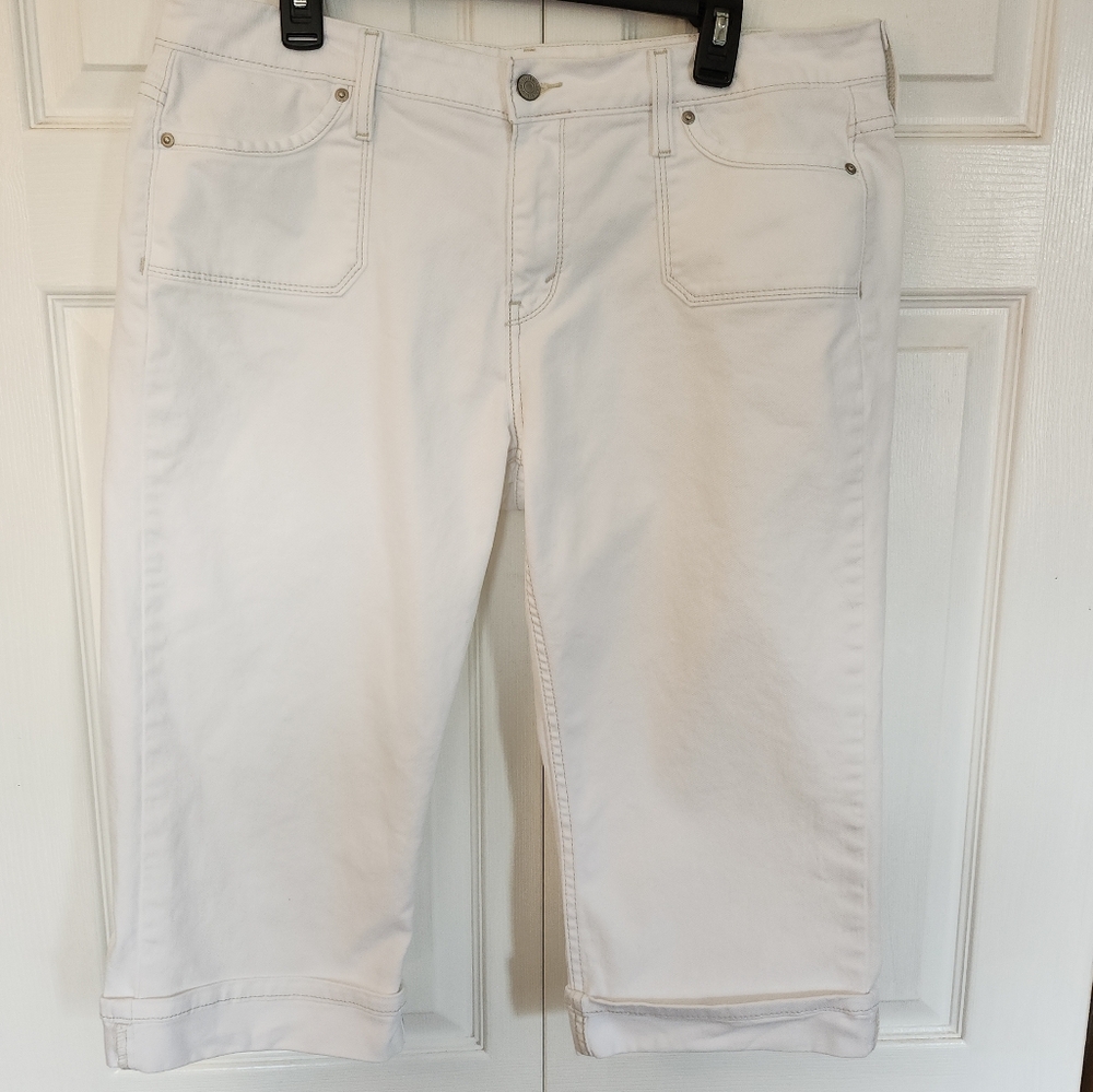 LEVI'S 545 WHITE STRETCH DENIM CROPPED CAPRI JEAN 5 POCKET WOMENS SIZE 16